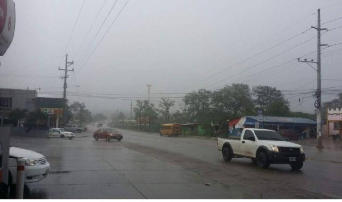 Ingreso de onda tropical se hace sentir en Honduras con lluvias y vientos