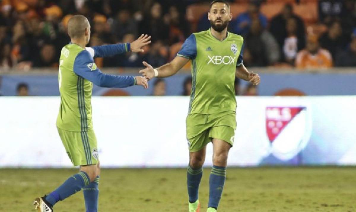 Arena cauteloso con regreso de Clint Dempsey  