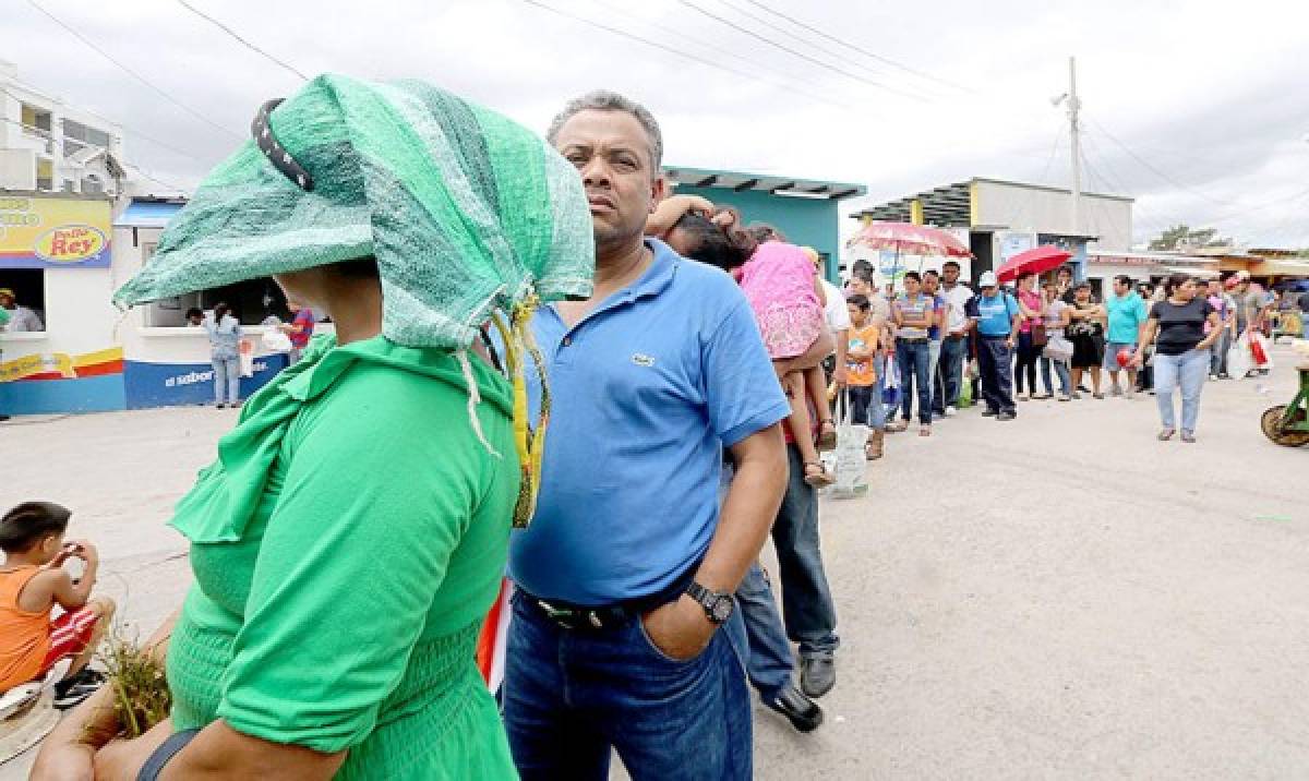 Un recorrido por la Feria del Agricultor y el Artesano