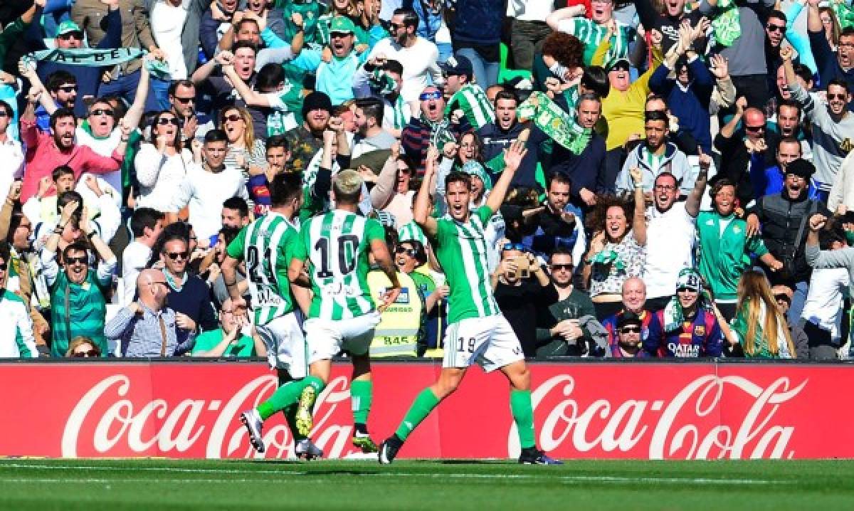 Luis Suárez salva un punto para el Barcelona ante un Betis superior