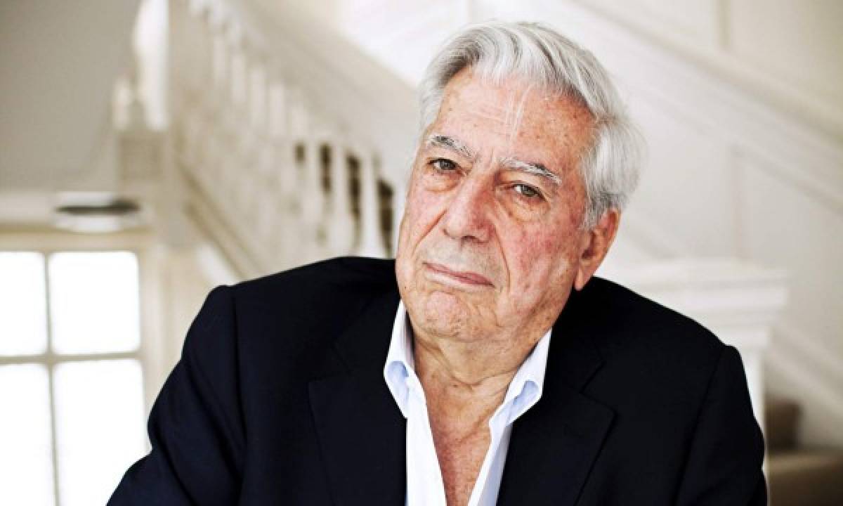 Vargas Llosa deploró 'golpe bajo' y dijo desconocer existencia de cuenta offshore