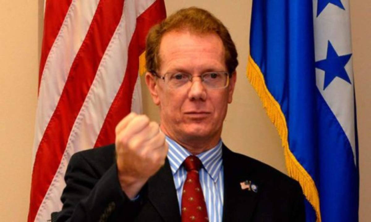 James Nealon aclara que no dejará su cargo como embajador en Honduras tras petición de Trump