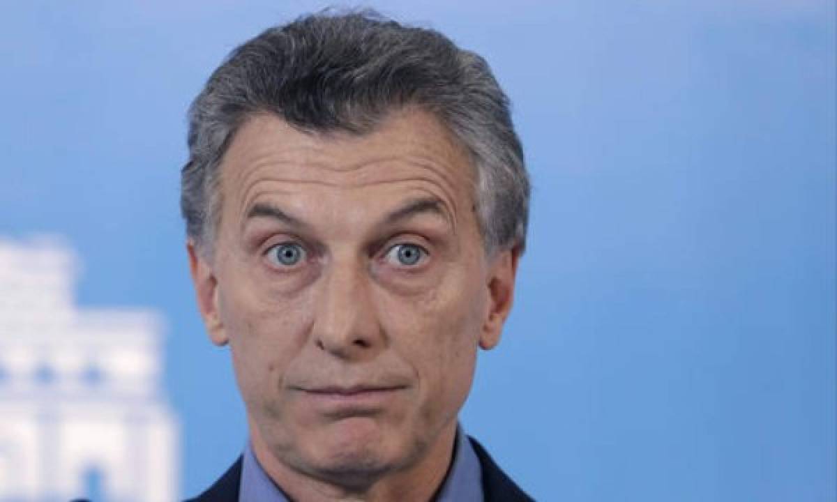 Atacan vehículo de Macri, que resulta ileso 