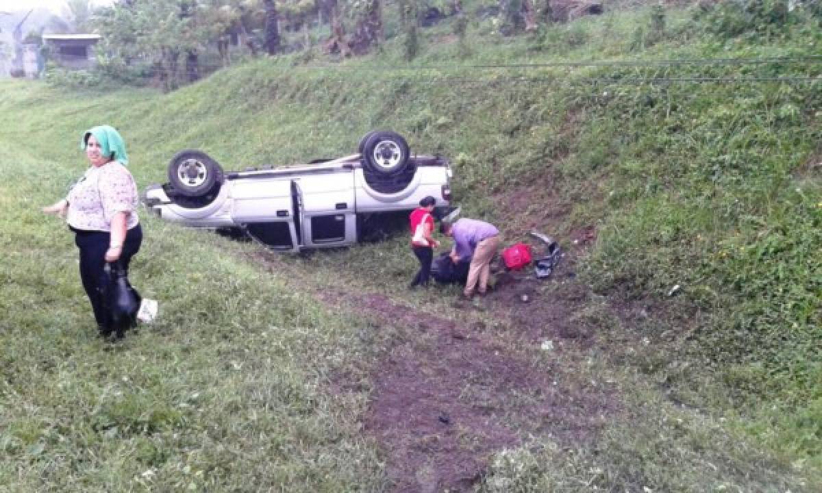 Accidente vial deja cinco personas lesionadas en carretera hacia Tela