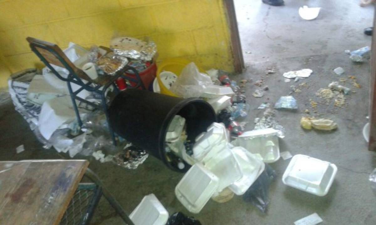 Honduras: Activistas de partidos políticos dejan escuelas repletas de basura tras elecciones primarias