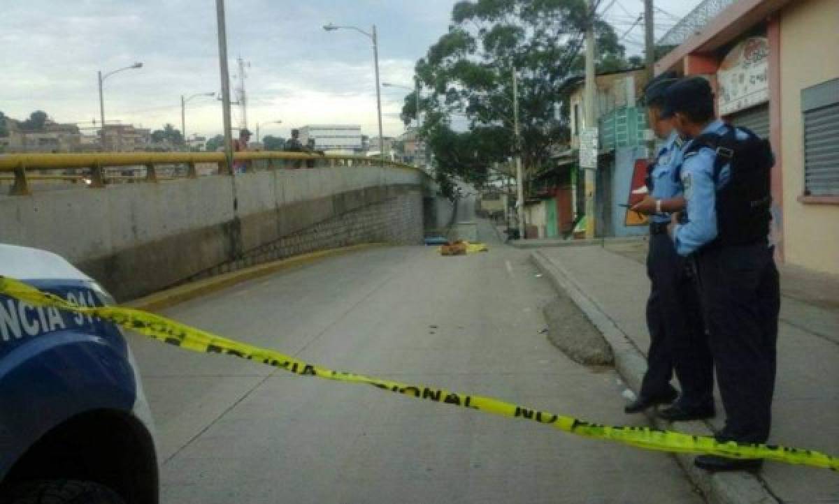 Los miembros de la Policía Nacional de Honduras acordonaron la zona donde ocurrió el suceso.