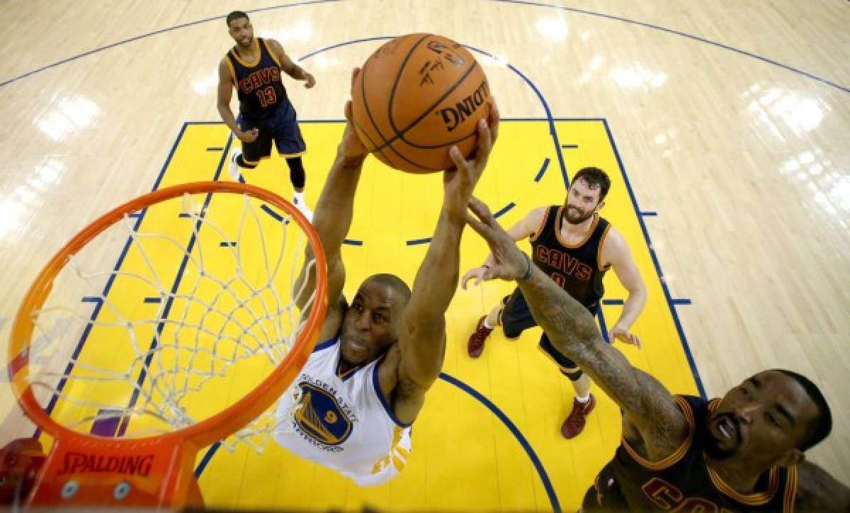 Warriors dan primer golpe en final de NBA al vencer a Cavaliers