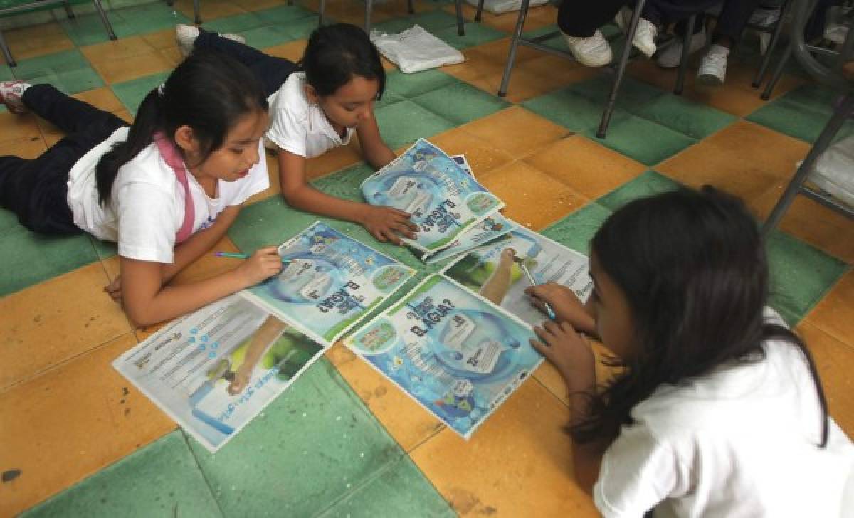 Los estudiantes ambientalistas analizan primer fascículo verde