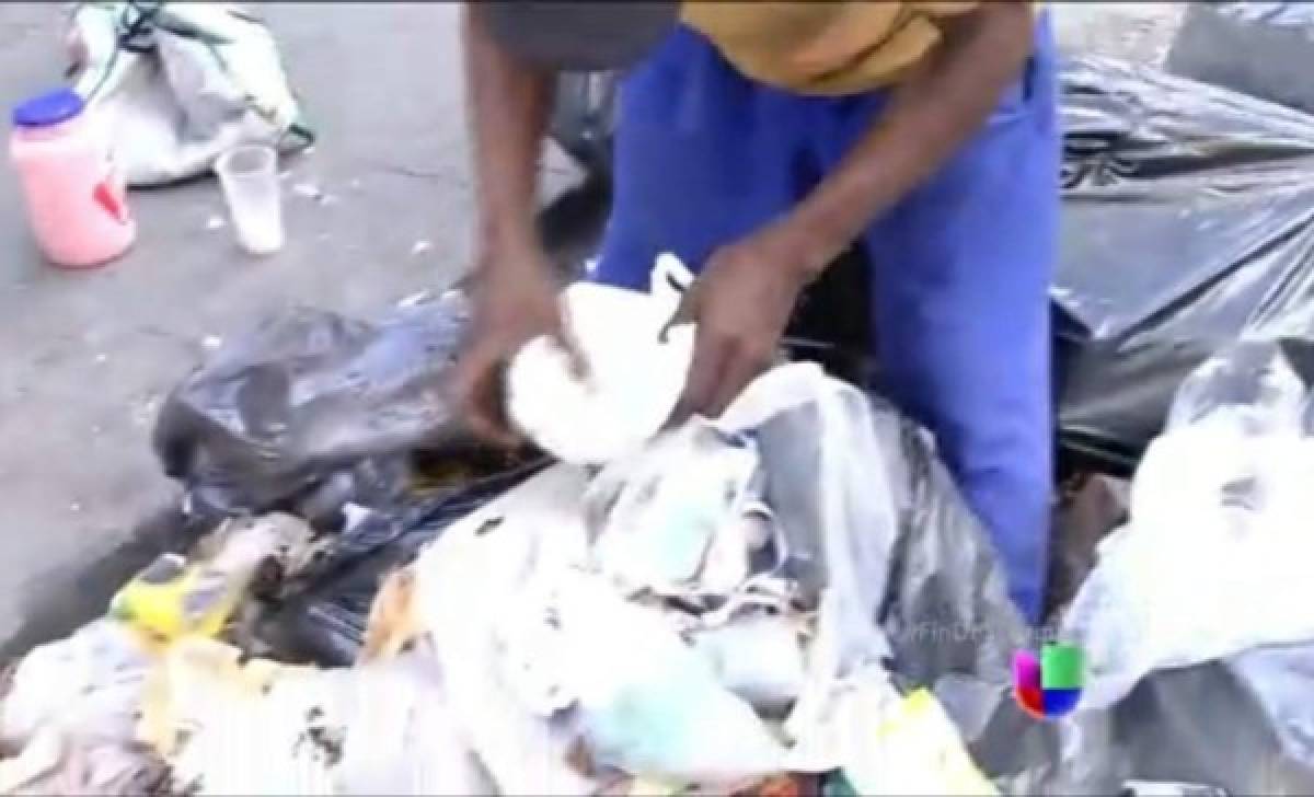 Crisis y escasez en Venezuela hace que las personas busquen su comida entre la basura