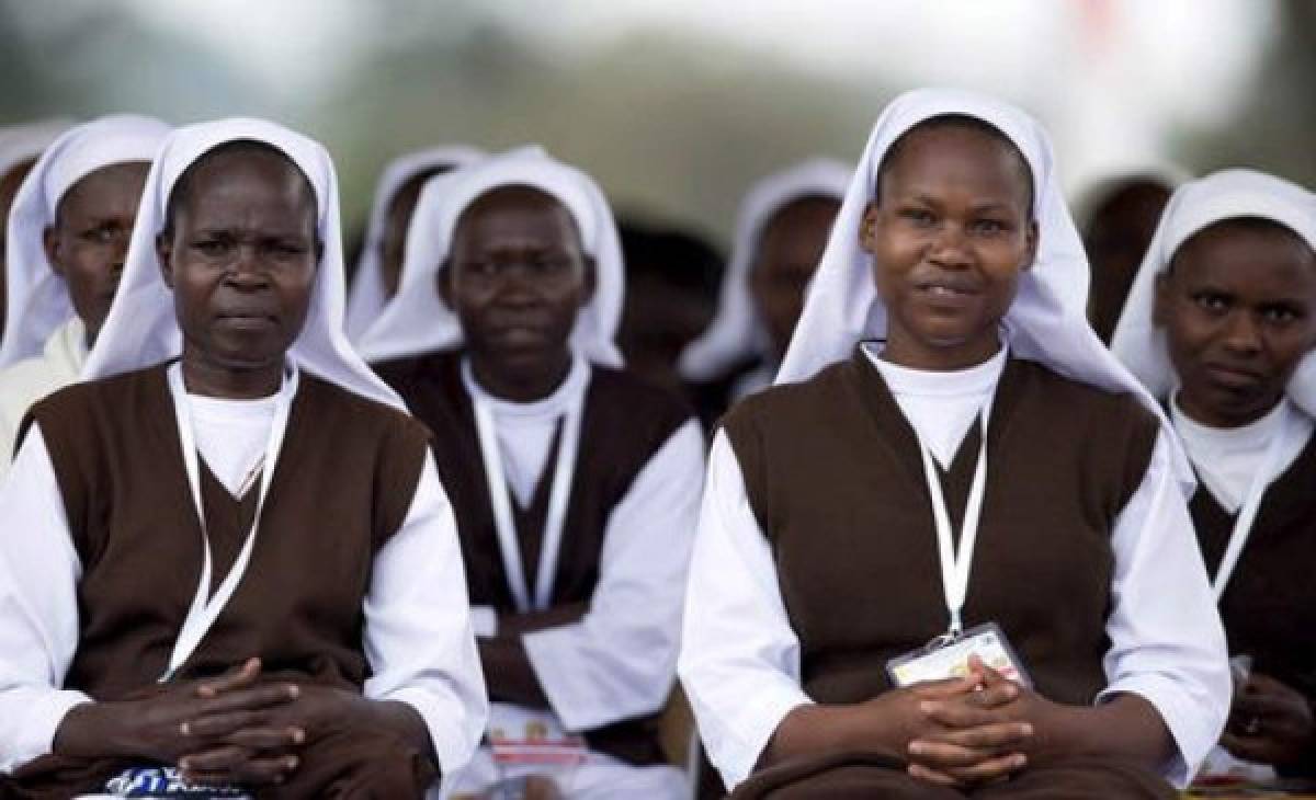 300.000 personas en misa papal en Uganda