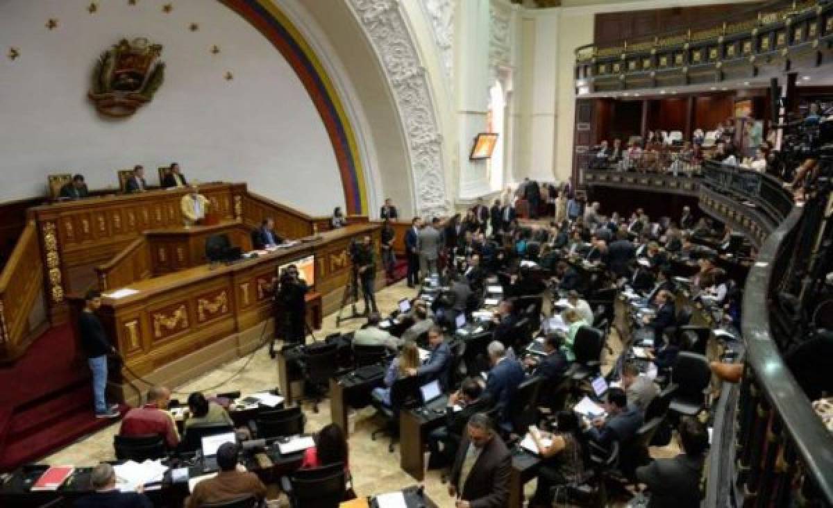 El parlamento venezolano 'desconoce' las bases de la Asamblea Constituyente   