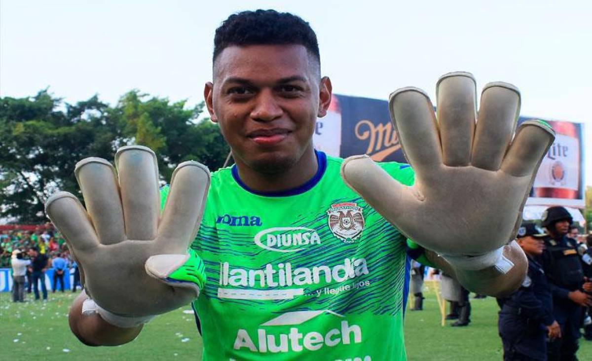 Denovan Torres tras ganar el noveno título con Marathón.