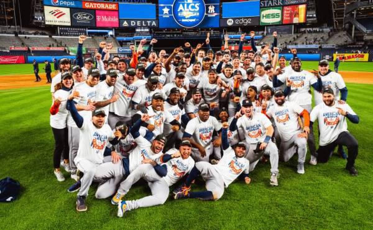 Así festejaron los Astros y Mauricio Dubón el título de la Liga Americana tras vencer a Los Yankees.