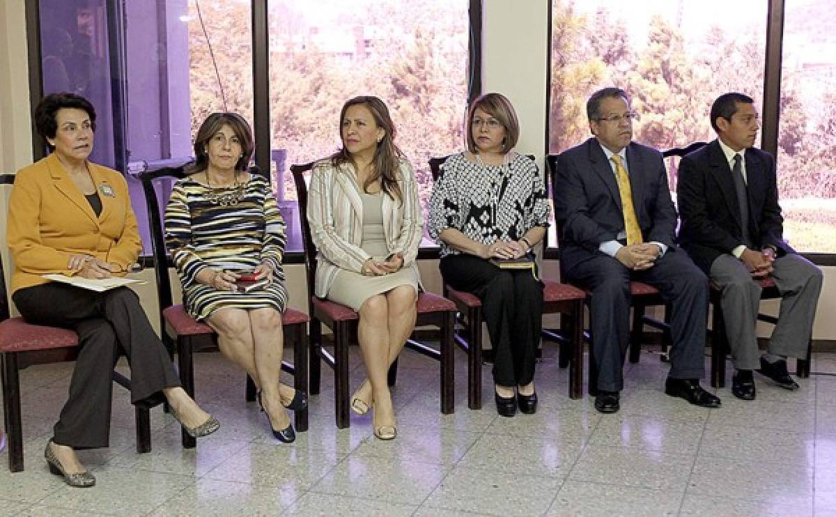 Cancillería pide apoyo a fiscalía y TSC por denuncias en consulados