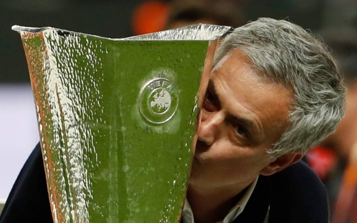 José Mourinho: 'Cambiaríamos esta copa por la vida de las víctimas' del atentado