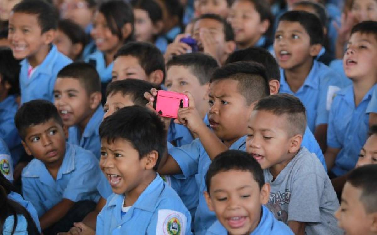 Felicidad en la Escuela 4 de Junio con la jornada de magia solidaria