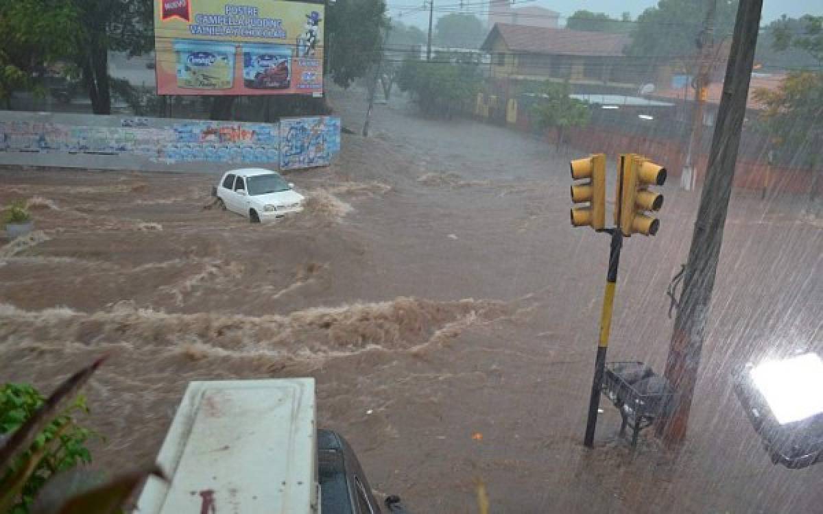 Declaran emergencia nacional por crecida de ríos en Paraguay   