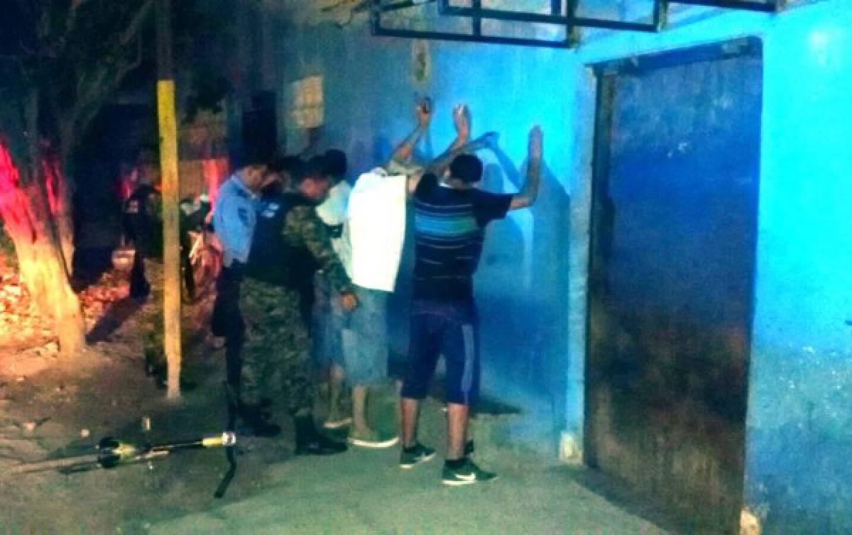 Capturan dos sujetos con marihuana y crack en Potrerillos, Cortés