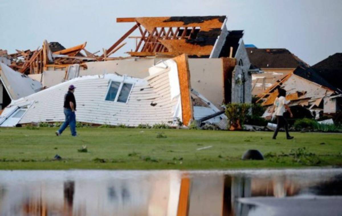 Sureste de EEUU se recupera luego de tornados que provocaron 15 muertos