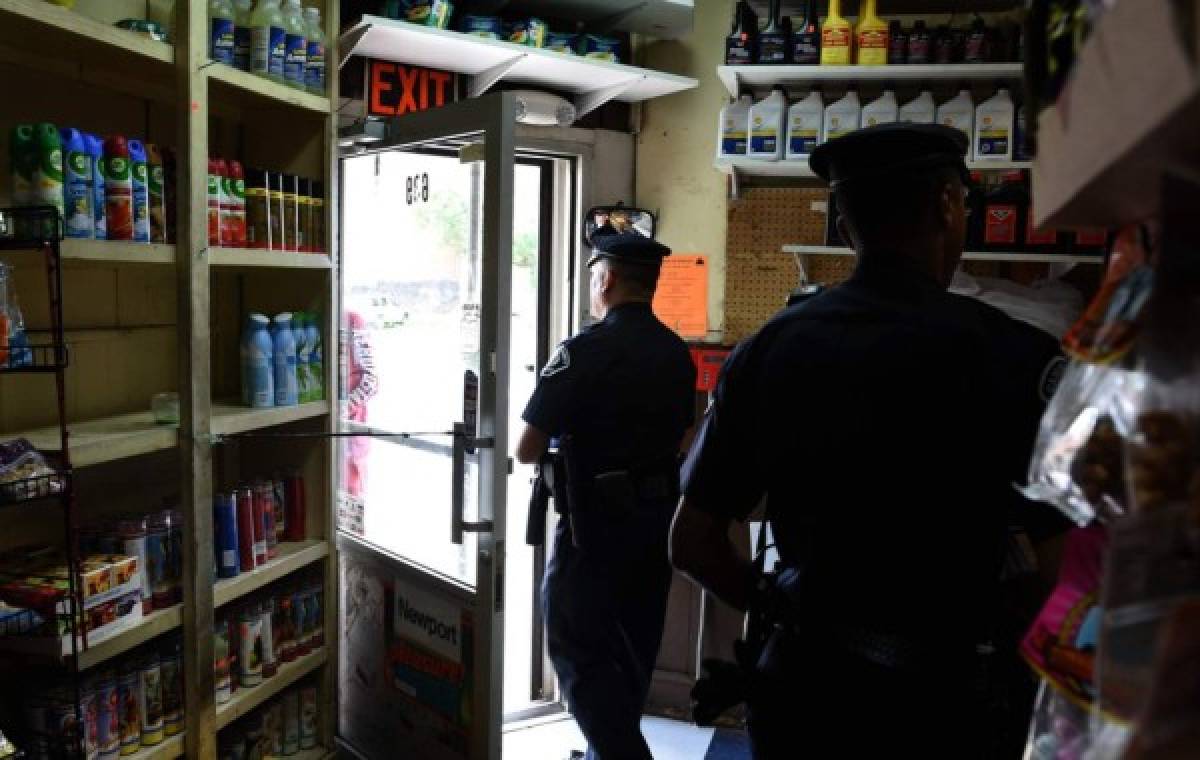 Los agentes llevan cámaras de video en su uniforme, se instalaron cámaras en las calles y sensores que dan cuenta de disparos en segundos. (Foto: AFP/El Heraldo Honduras/ Noticias de Honduras)