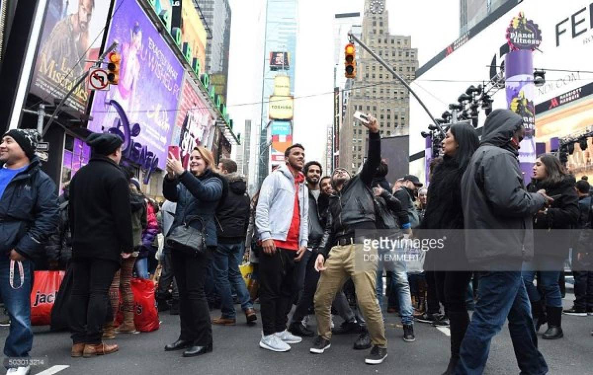 Nueva York bate por sexto año seguido récord de turistas, 58,3 millones en 2015  