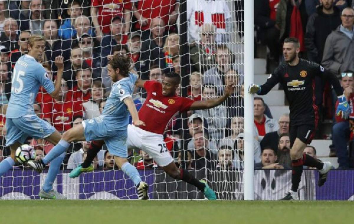 El Mánchester United cede un empate en casa ante el Stoke (1-1)