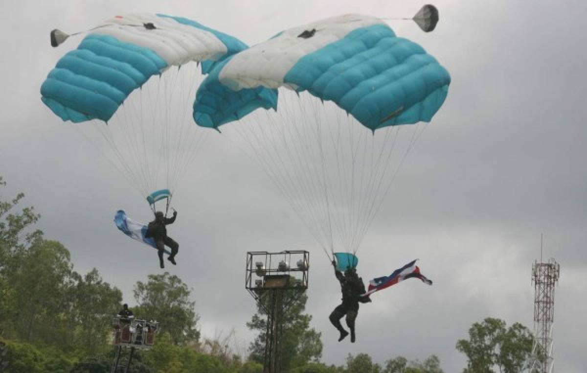 Un salto al vacío para honrar a la patria