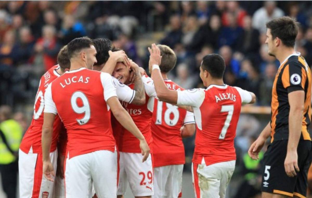 Arsenal gana con doblete de Alexis Sánchez y el City vuelve a golear