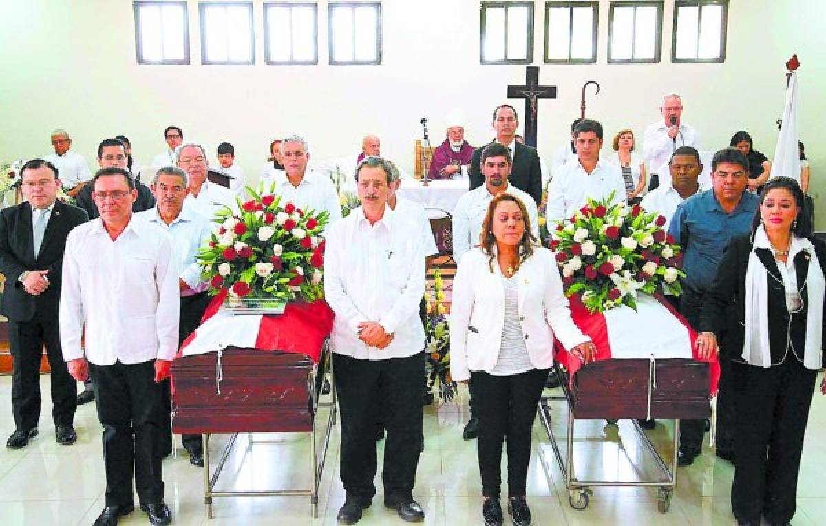 Copán tributa masiva despedida a Gauggel y su hijo