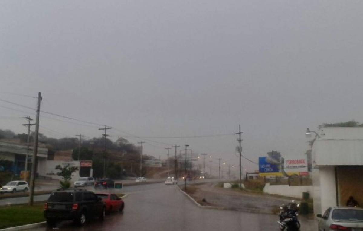 Lluvias con granizo y fuertes vientos sobre Tegucigalpa