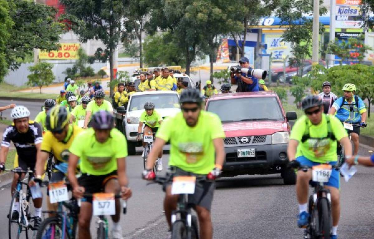 El ciclismo solidario ganó la carrera; en la Vuelta todos nos hicimos un solo nudo...