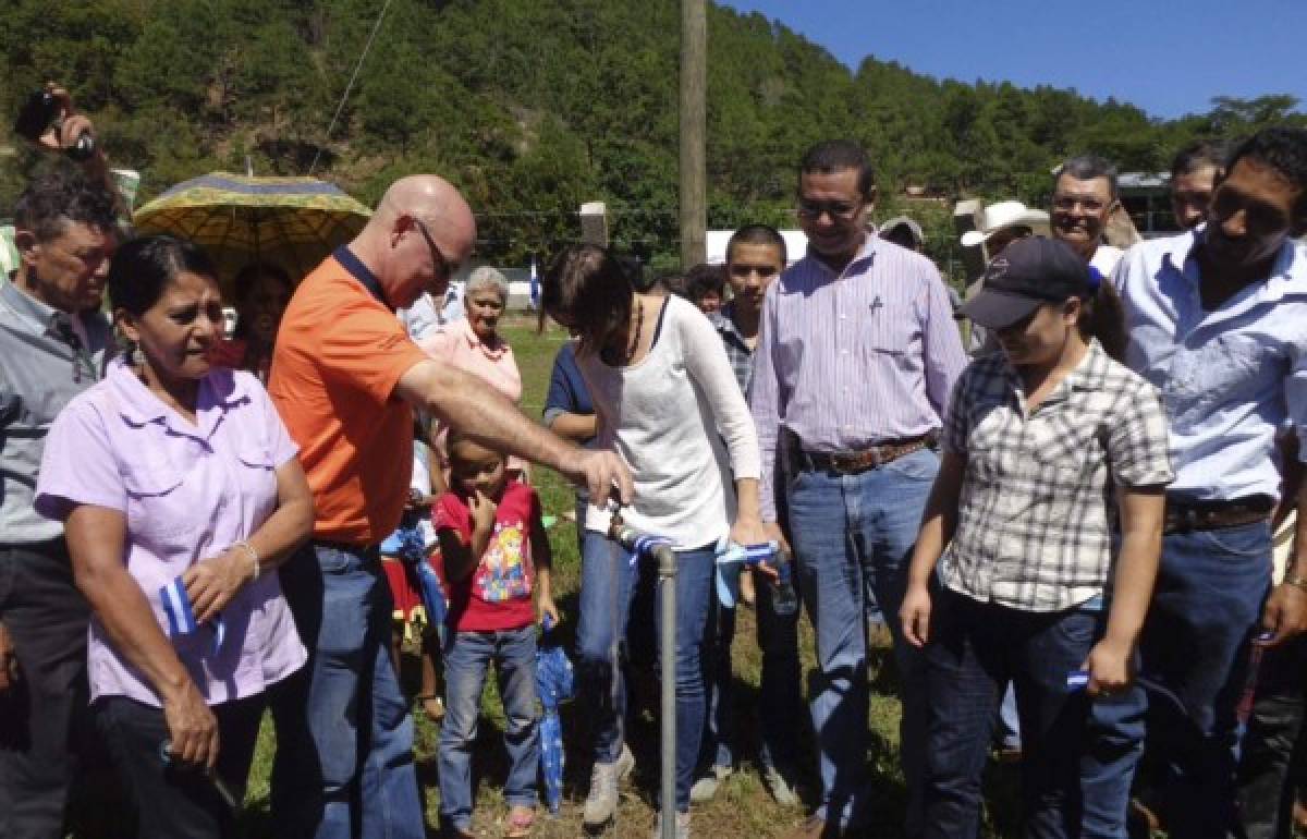 Cooperación Canadiense dona cosechas de agua en la zona sur