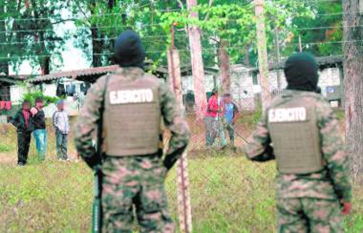 os menores muertos y cuatro heridos, entre estos un policÃ­a militar y al menos 23 parientes que fueron rehenes por varias horas, fue el resultado de un amotinamiento de la pandilla 18, ocurrido la maÃ±ana de ayer en el Centro de Menores Renacimiento, Valle de TÃ¡mara, Francisco MorazÃ¡n.