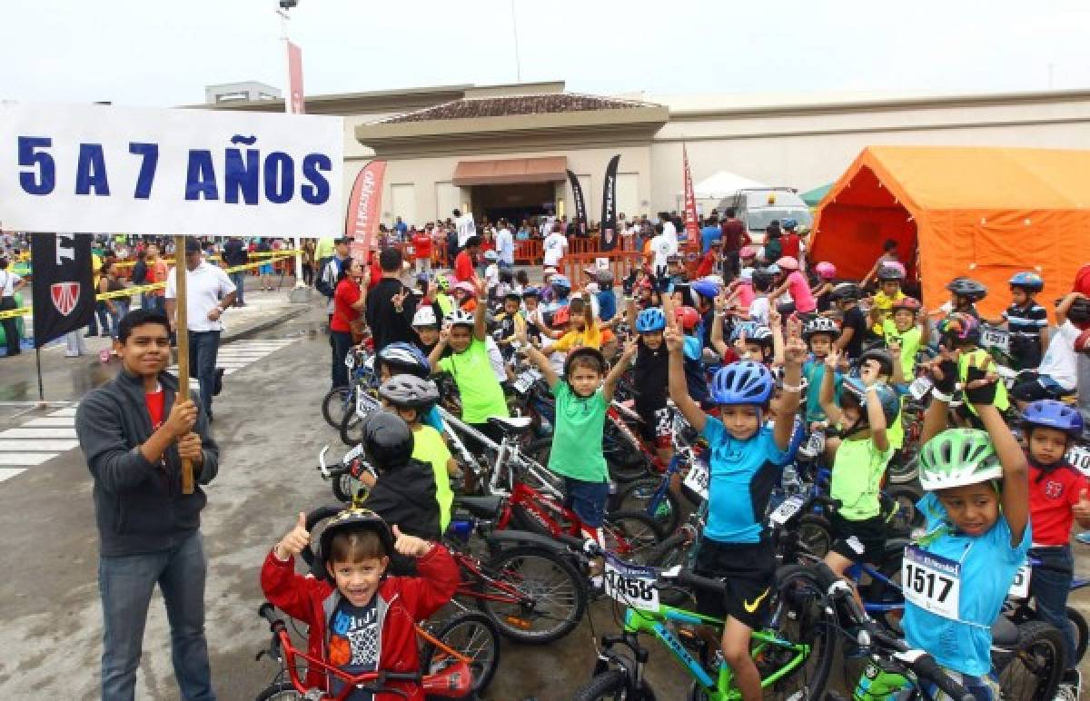 Pasarela deportiva en la Vuelta Ciclística Infantil