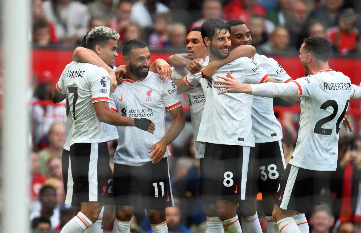 Liverpool goleó 3-0 a Manchester United en la tercera jornada de la Premier League.