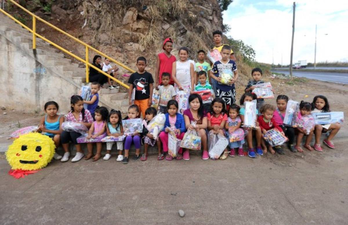 Honduras: Una tarde de sorpresas les llevamos a los niños de la Ramón Amaya Amador