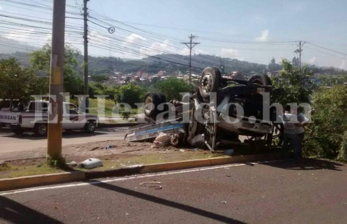 Volqueta se accidenta en anillo periférico de Tegucigalpa