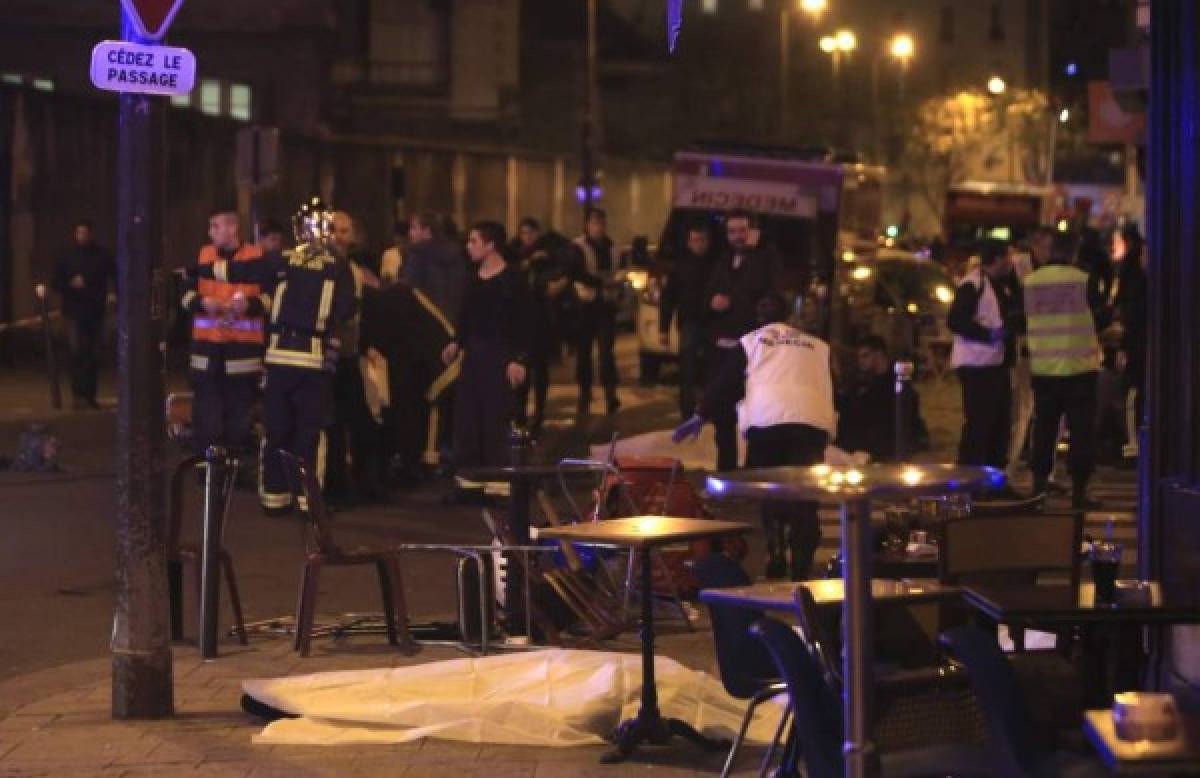 Al menos 150 muertos en ataques terroristas en París, Francia  