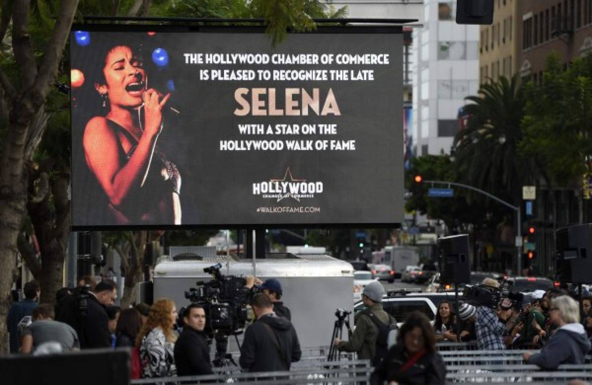 La fallecida cantante Selena Quintanilla recibe estrella en el Paseo de la Fama de Hollywood