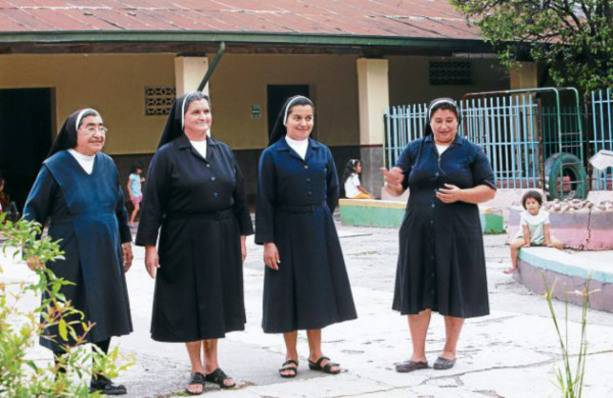 Ángeles auxiliares que reparten amor y solidaridad