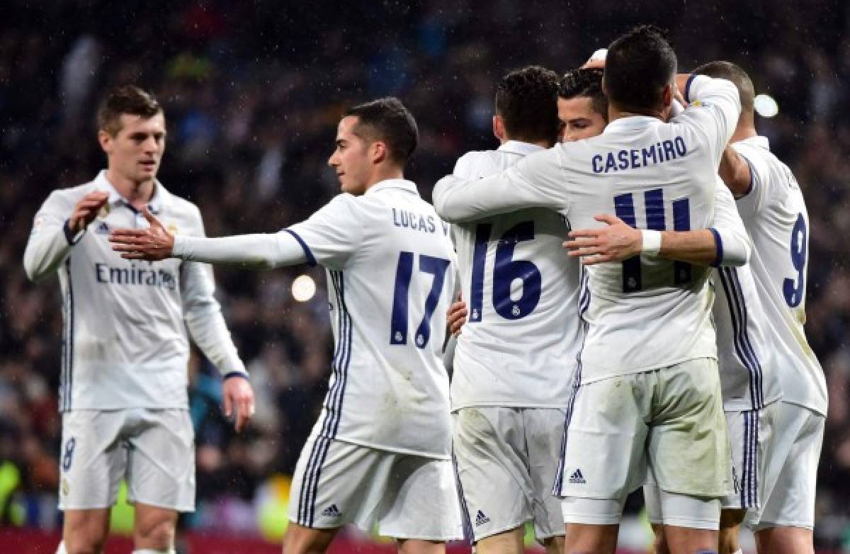 Real Madrid golea 3-0 a la Real Sociedad y se distancia en la Liga