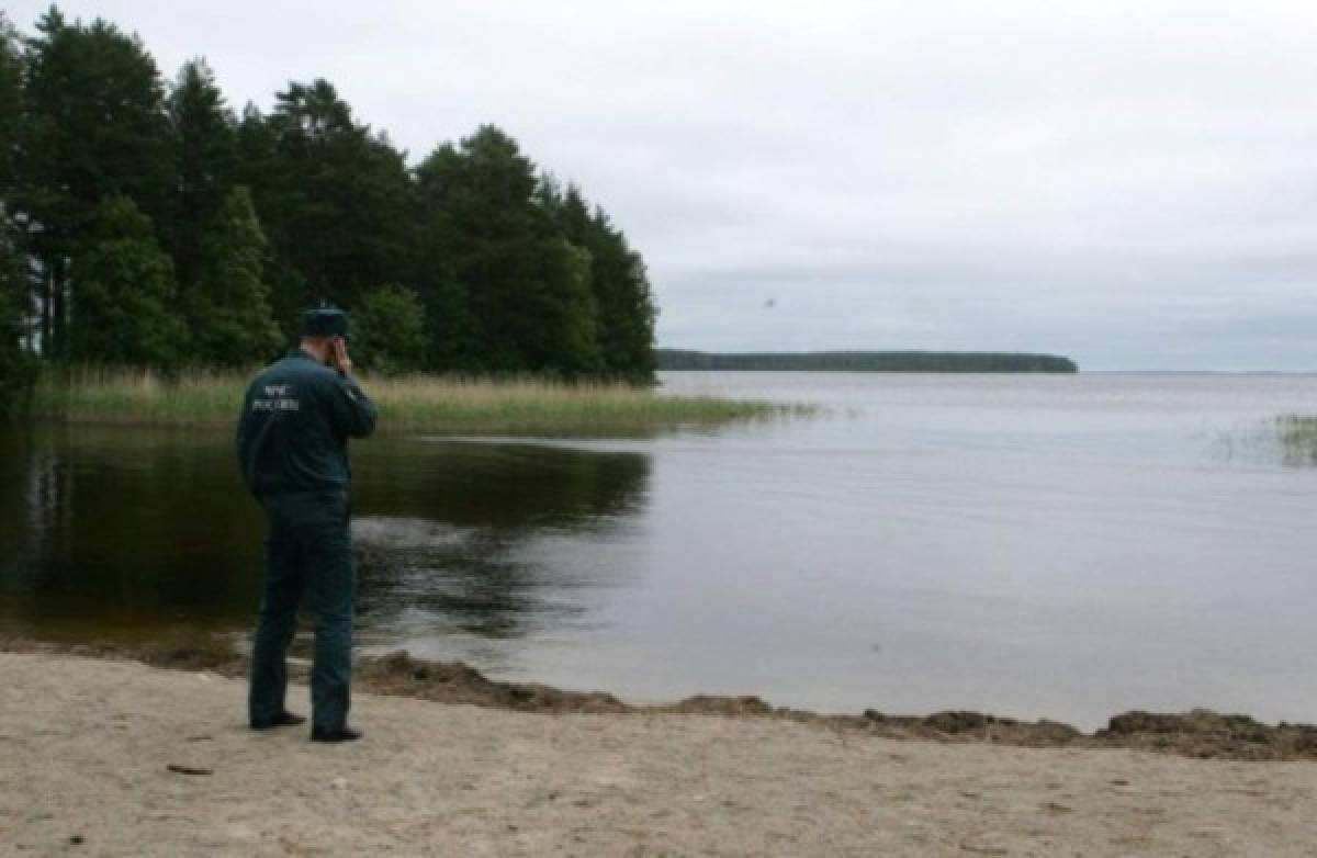 Mueren 14 niños en naufragio en lago ruso durante un campamento  