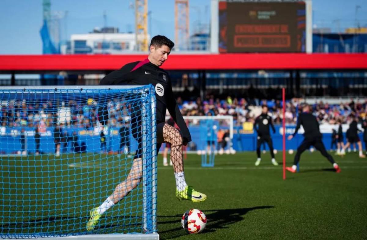 Barcelona abre las puertas en entrenamiento y llegan miles de aficionados