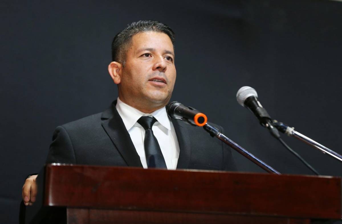 Arnol Yadir Cantarero Argueta es un oficial activo de la Policía Nacional.