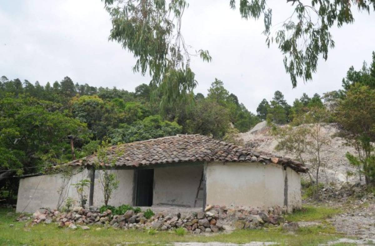 Las casas típicas de bajareque, de corredores con tejados de barro, aún se conservan.