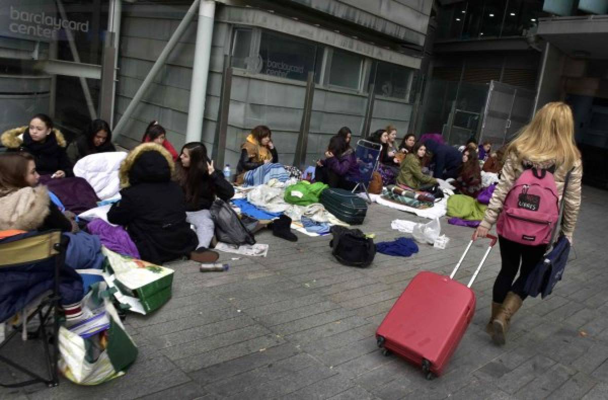 Fanáticos acampan más de un mes en Madrid para ver a su ídolo Justin Bieber