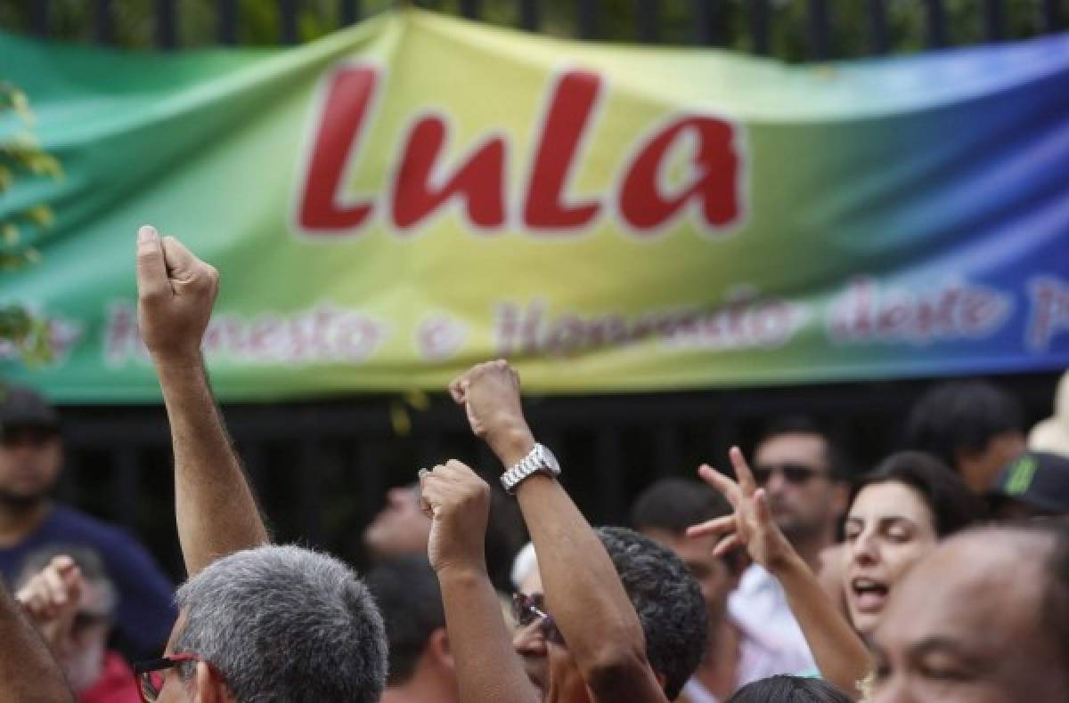 Lula traslada su lucha a las calles para salvar su imagen en Brasil