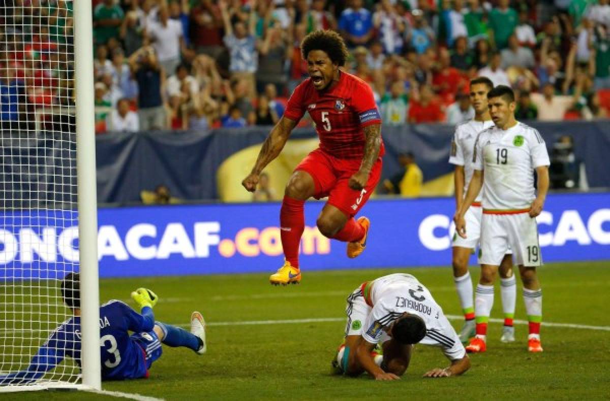 Árbitro Marc Geiger mete a México a la final