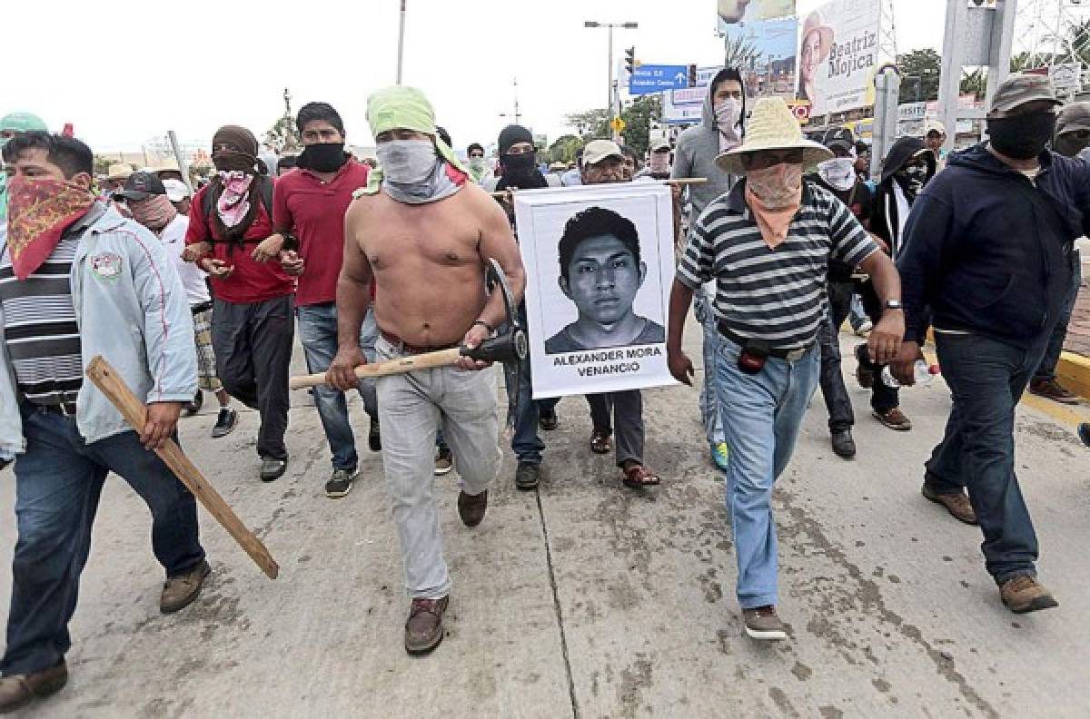 Choque entre manifestantes y policías en México