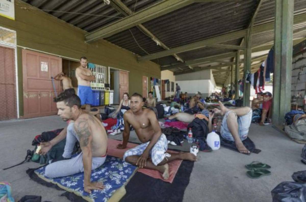 Costa Rica preocupada por decisión panameña de dar paso a migrantes